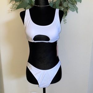 Byoauo- white under boob bikini set